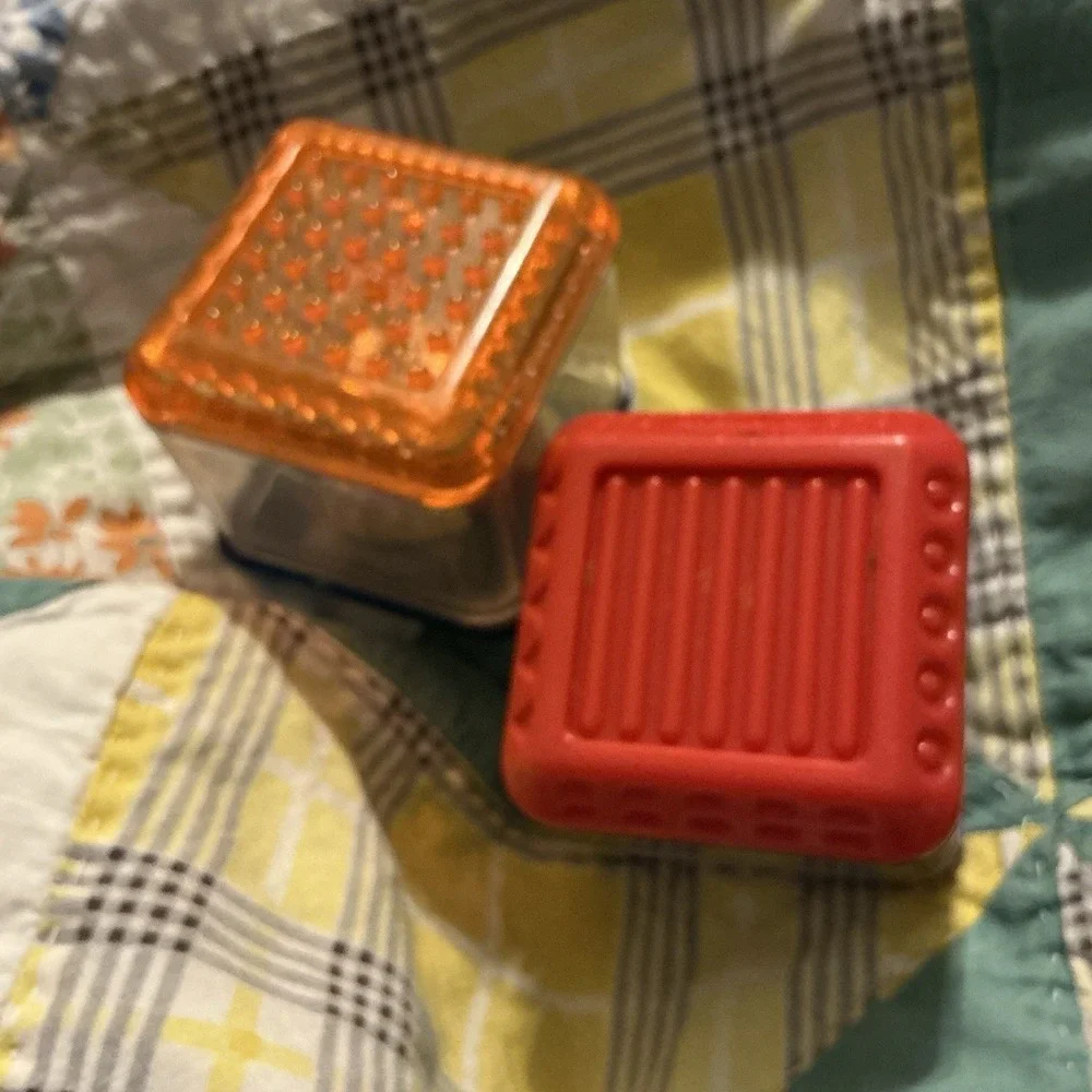 Lot of 2 Fisher Price Small Toys Peek A Boo Blocks Sensory Cubes Baby Toddler‎